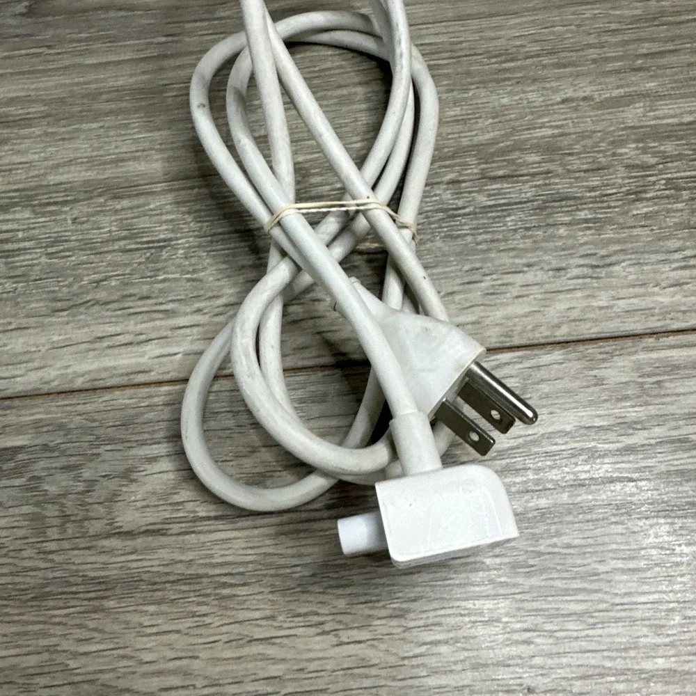 Genuine‎ Apple (Volex) APC7H 2.5A 125V 6Ft AC Power Cord